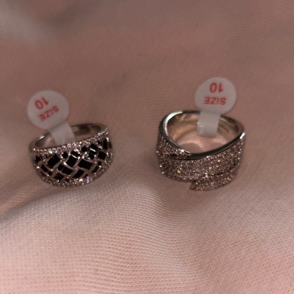 Stunning Silver Women's Rings with Intricate Design